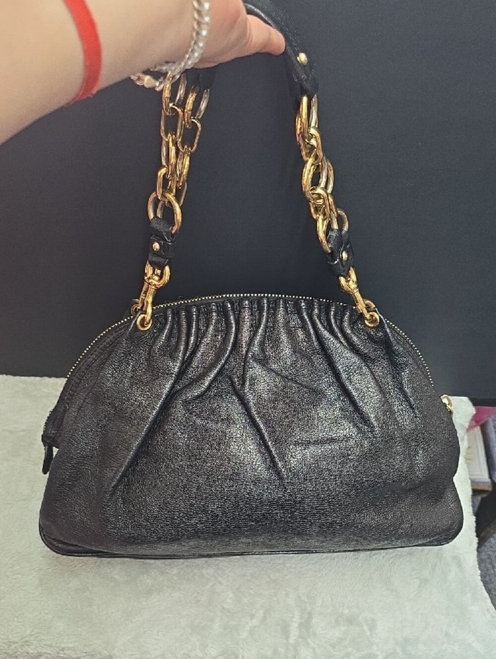 Marc Jacobs Black Leather Shoulder Bag with Gold Hardware - Picture 3 of 13